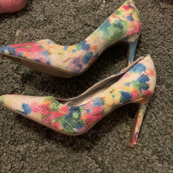 Shoes - Picture 2 of 3